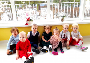 Pamiątkowe zdjęcie dzieci z grupy Biedroneczki w dniu Żłobkowej Wigilii.