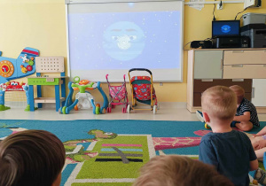 Zdjęcie kadru z edukacyjnej piosenki pt. ,,Układ słoneczny''.