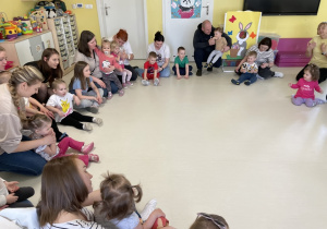 Wspólna piosenka z rodzicami w jednej z grup.
