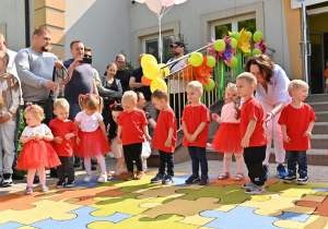 Przygotowanie do występu dzieci.