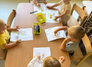 Wrzesień w żłobku - czas adaptacji, odkryć i pierwszych przyjaźni.