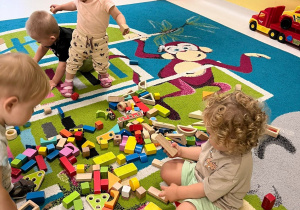 Bawiące się dzieci