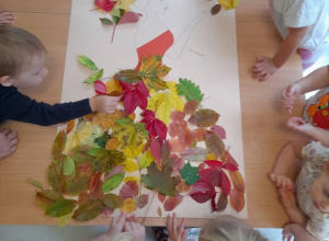 Jesień w żłobku – spacery pełne odkryć i kolorowe zabawy