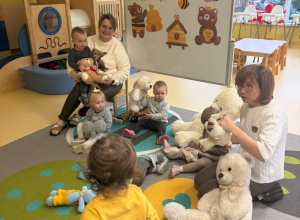 Dzień Pluszowego Misia w żłobku – święto przytulania, radości i wyobraźni