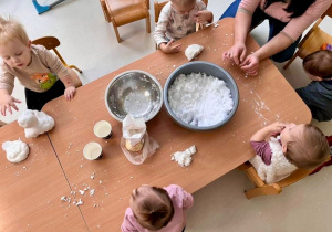 Zajęcia sensoryczne ze śniegiem