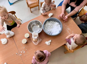 Czas swobodny w żłobku - różnorodne aktywności wspierające rozwój i relacje