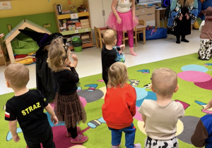 Zabawy taneczne na balu karnawałowymy