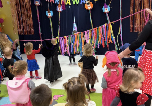 Zabawy taneczne na balu karnawałowymy