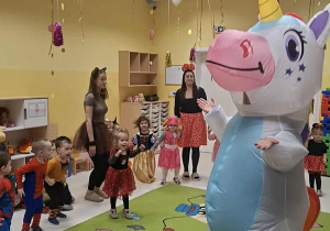 Zabawy taneczne na balu karnawałowymy